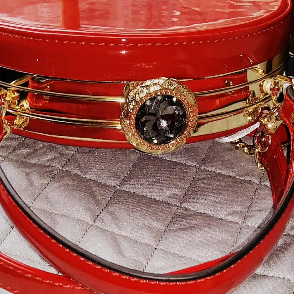 STUNNING RED HANDBAG - Picture 8 of 9